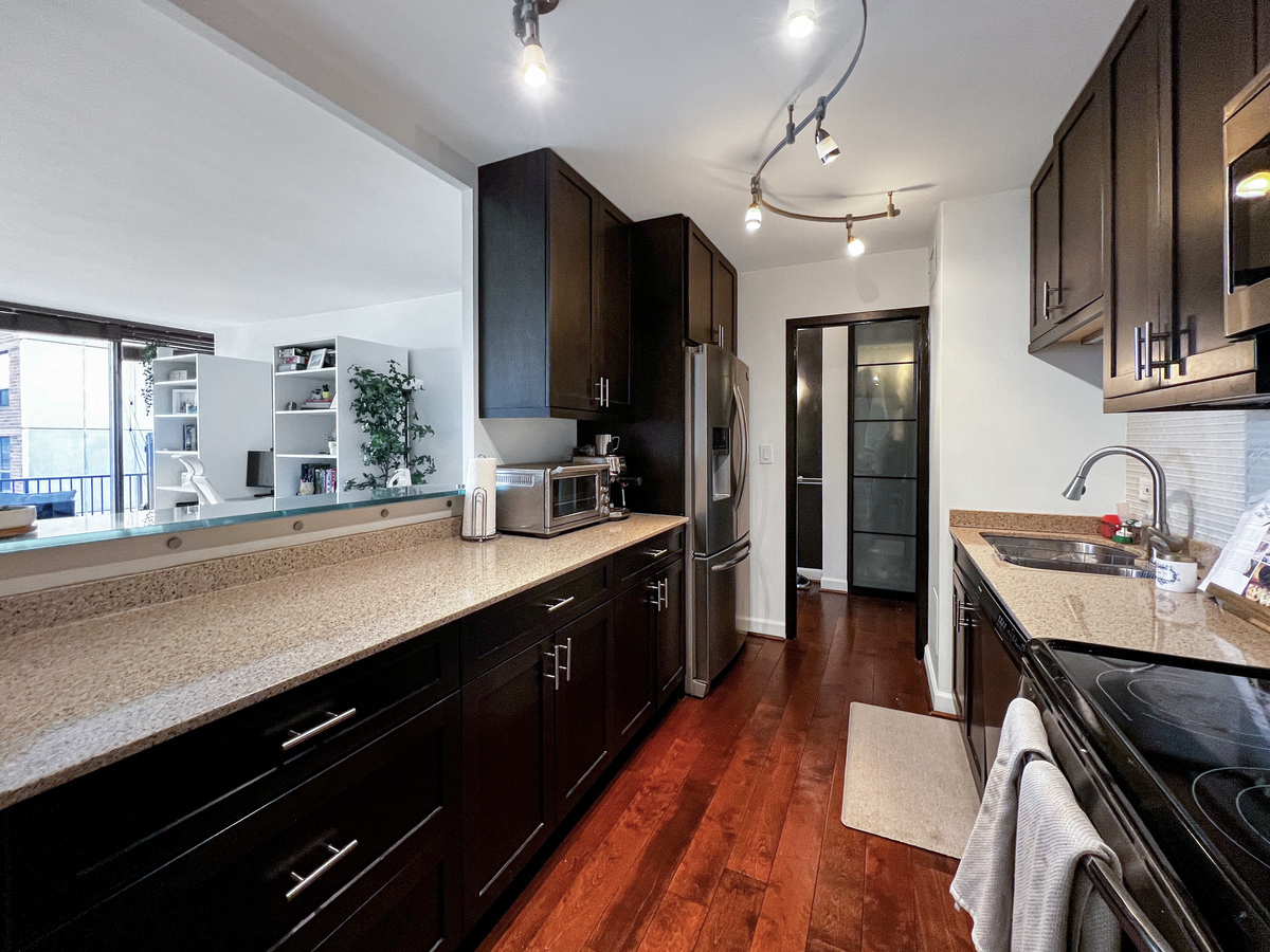 1400 N State Parkway 16B