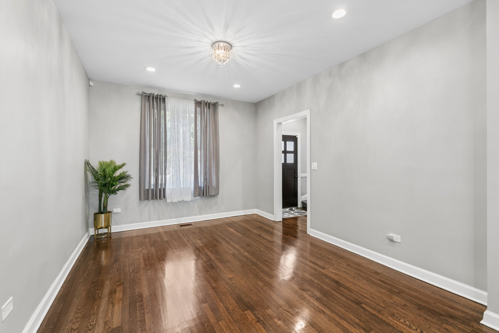 701 E 89th Place