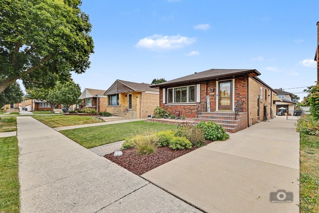 3843 W 107th Place