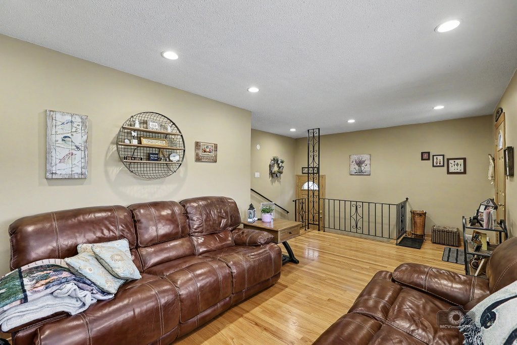 3843 W 107th Place