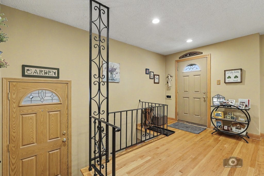 3843 W 107th Place