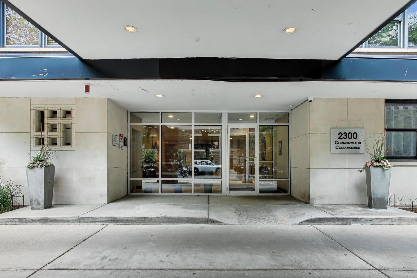 2300 N Commonwealth Avenue 2H