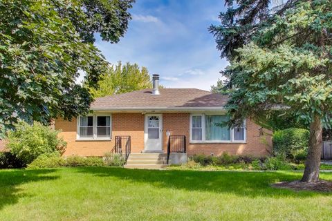927 Half Day Road Highland Park IL 60035