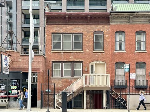 674 N Orleans Street 2 Chicago IL 60654