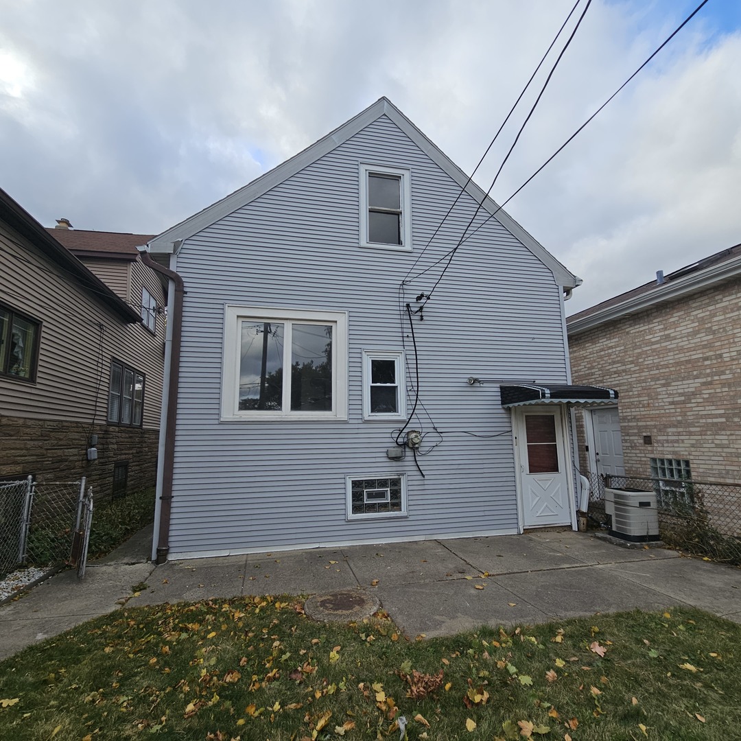 2711 N Mulligan Avenue