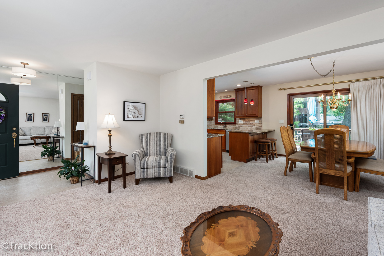 138 W Chicago Avenue