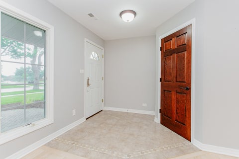 Tiny photo for 525 Briarcliff Lane, Hoffman Estates, IL 60169 (MLS # 12679172)