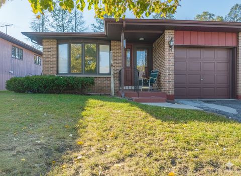 Tiny photo for 928 Tara Court, Woodstock, IL 60098 (MLS # 12516283)