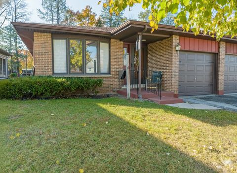 Photo of 928 Tara Court, Woodstock, IL 60098 (MLS # 12516283)