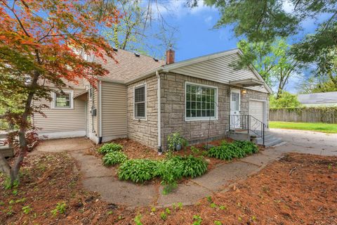 Tiny photo for 408 32nd Avenue, Moline, IL 61265 (MLS # 12633091)