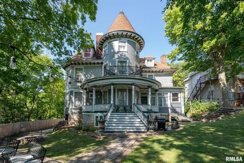 Tiny photo for 817 W 7TH Street, Davenport, IA 52802 (MLS # QC4267271)