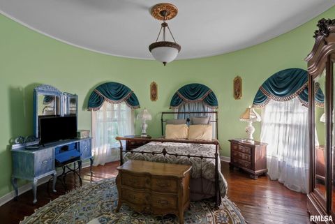 Tiny photo for 817 W 7TH Street, Davenport, IA 52802 (MLS # QC4267271)