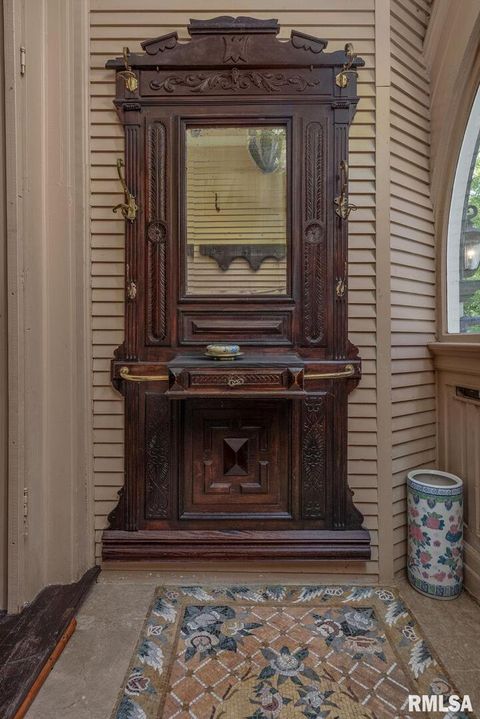 Tiny photo for 817 W 7TH Street, Davenport, IA 52802 (MLS # QC4267271)