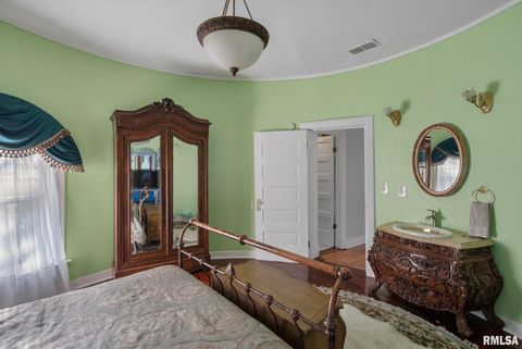 Tiny photo for 817 W 7TH Street, Davenport, IA 52802 (MLS # QC4267271)