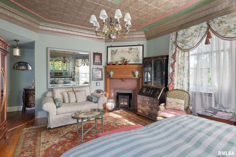 Tiny photo for 817 W 7TH Street, Davenport, IA 52802 (MLS # QC4267271)