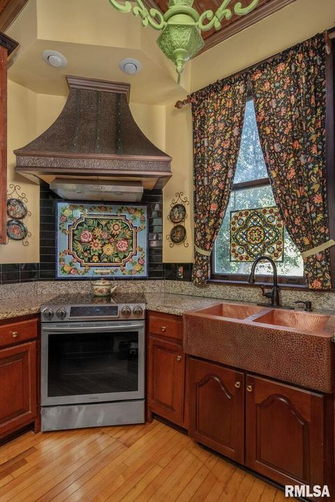 Tiny photo for 817 W 7TH Street, Davenport, IA 52802 (MLS # QC4267271)