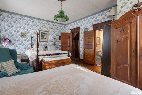 Tiny photo for 817 W 7TH Street, Davenport, IA 52802 (MLS # QC4267271)