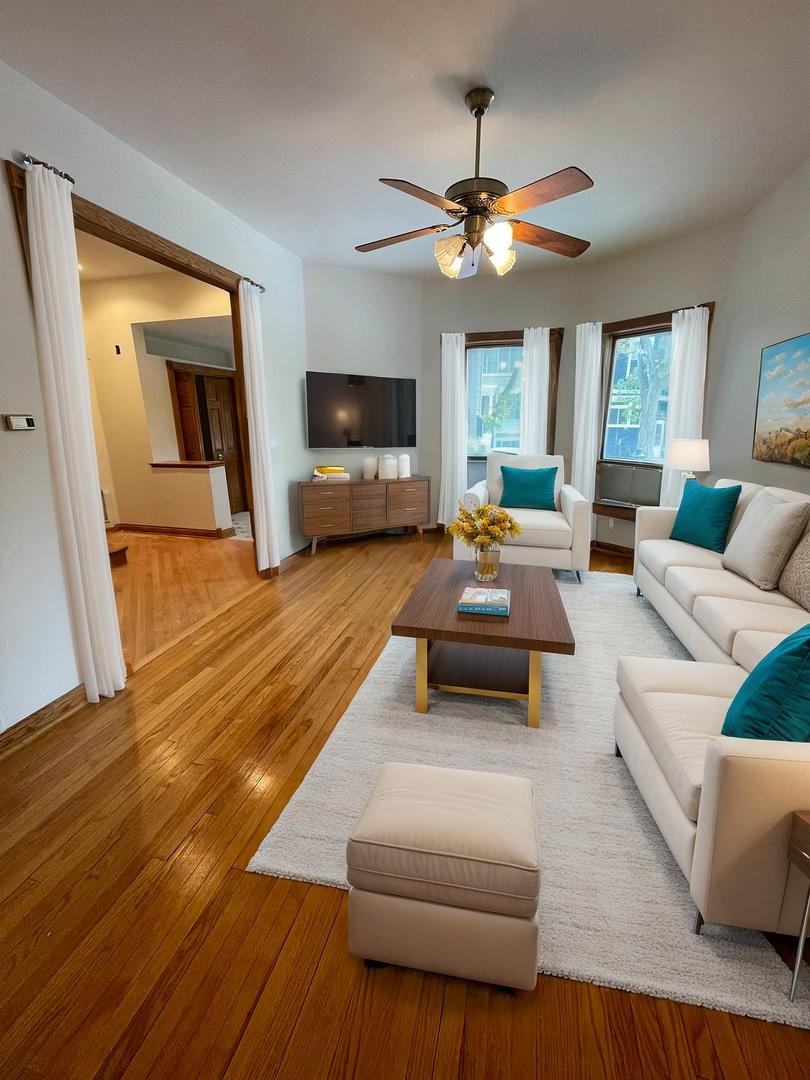 3857 N Hermitage Avenue