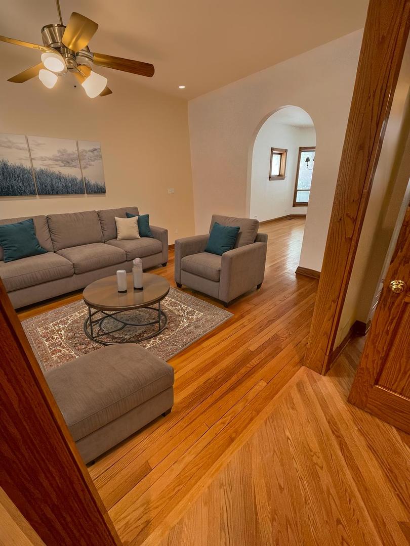 3857 N Hermitage Avenue