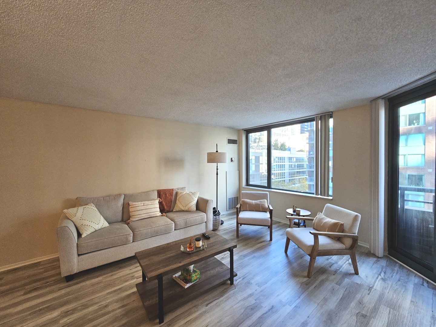 440 N McClurg Court 604