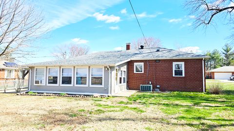 Tiny photo for 23 Park Lane, Centralia, IL 62801 (MLS # 12568224)