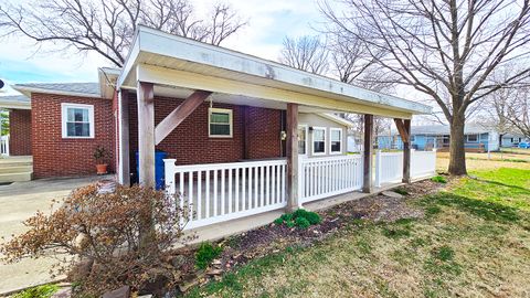 Tiny photo for 23 Park Lane, Centralia, IL 62801 (MLS # 12568224)