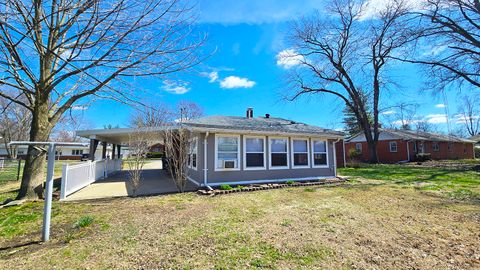 Tiny photo for 23 Park Lane, Centralia, IL 62801 (MLS # 12568224)