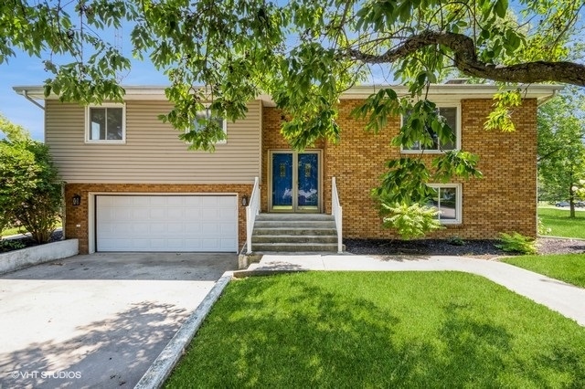 Farmer City, Illinois 61842, United States, 4 Bedrooms Bedrooms, ,2 BathroomsBathrooms,Residential,Active,187233