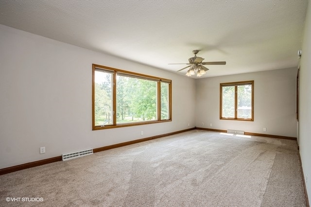 Farmer City, Illinois 61842, United States, 4 Bedrooms Bedrooms, ,2 BathroomsBathrooms,Residential,Active,187233