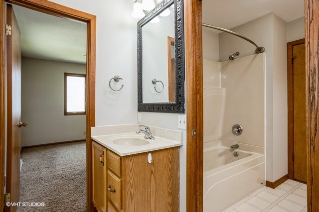 Farmer City, Illinois 61842, United States, 4 Bedrooms Bedrooms, ,2 BathroomsBathrooms,Residential,Active,187233