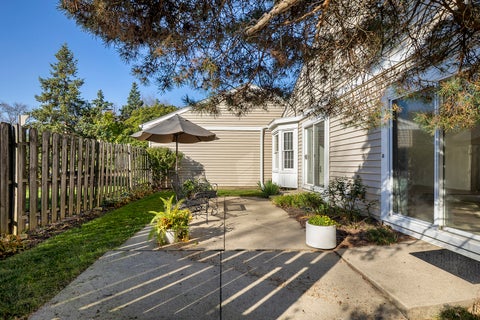 Tiny photo for 7 The Court Of Greenway, Northbrook, IL 60062 (MLS # 12791668)