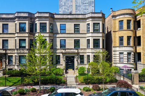 Photo of 634 W GRACE Street #1E, Chicago, IL 60613 (MLS # 12574750)