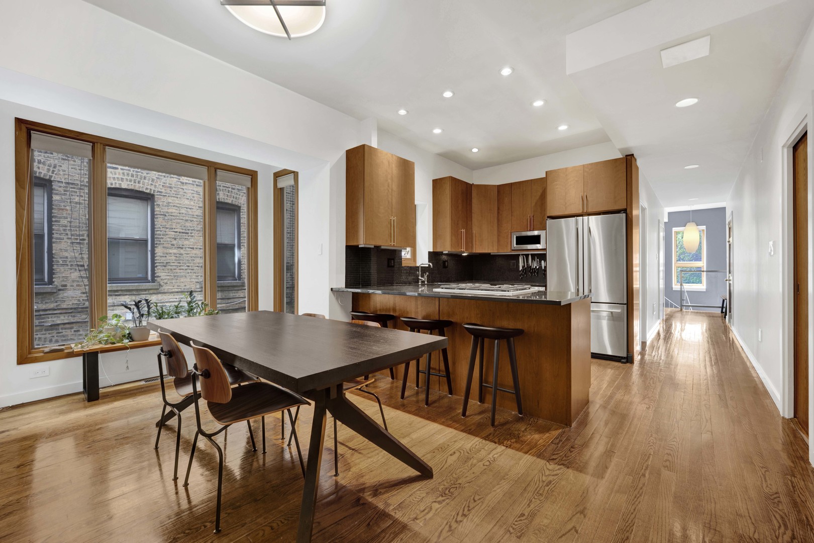 634 W GRACE Street 1E