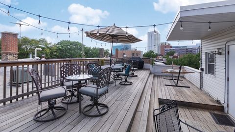 Tiny photo for 634 W GRACE Street #1E, Chicago, IL 60613 (MLS # 12574750)