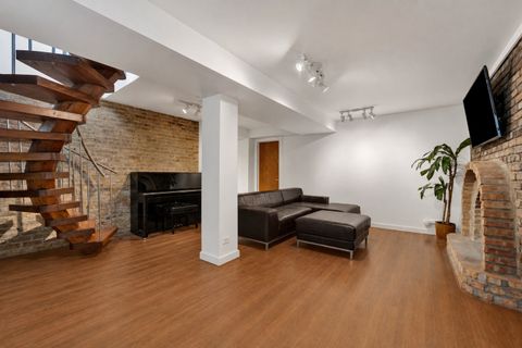 Tiny photo for 634 W GRACE Street #1E, Chicago, IL 60613 (MLS # 12574750)