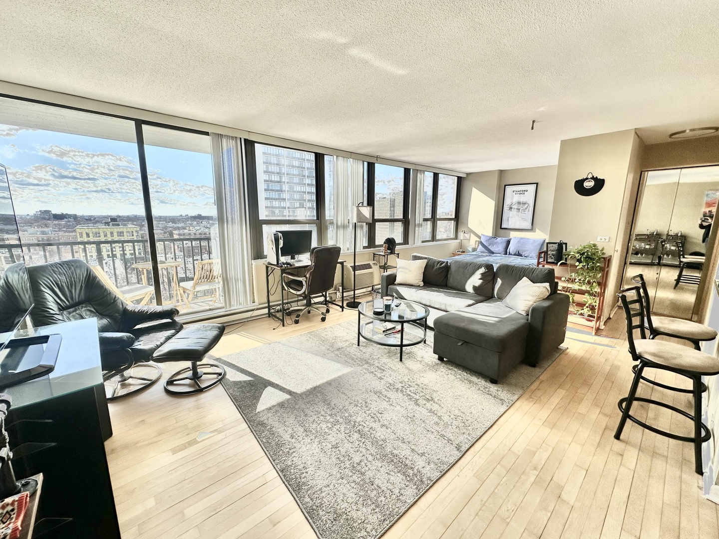 2740 N Pine Grove Avenue 12F