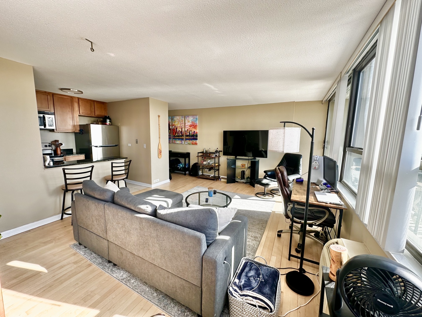 2740 N Pine Grove Avenue 12F