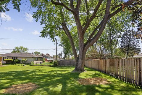 Tiny photo for 17121 Ingleside Avenue, South Holland, IL 60473 (MLS # 12638294)