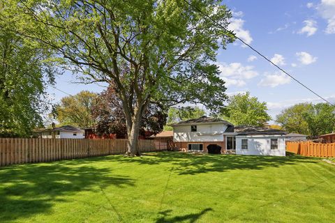 Tiny photo for 17121 Ingleside Avenue, South Holland, IL 60473 (MLS # 12638294)