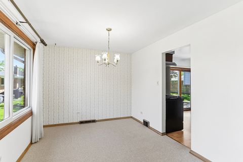 Tiny photo for 17121 Ingleside Avenue, South Holland, IL 60473 (MLS # 12638294)