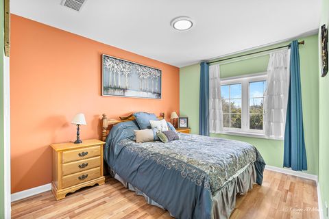 Tiny photo for 183 N East River Road #F4, Des Plaines, IL 60016 (MLS # 12475695)