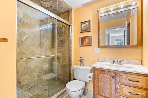 Tiny photo for 183 N East River Road #F4, Des Plaines, IL 60016 (MLS # 12475695)