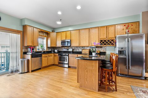 Tiny photo for 183 N East River Road #F4, Des Plaines, IL 60016 (MLS # 12475695)