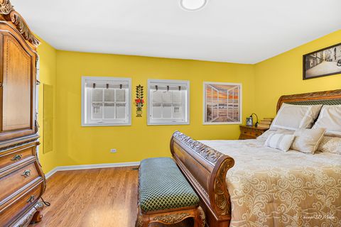 Tiny photo for 183 N East River Road #F4, Des Plaines, IL 60016 (MLS # 12475695)