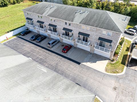 Tiny photo for 183 N East River Road #F4, Des Plaines, IL 60016 (MLS # 12475695)