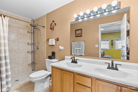 Tiny photo for 183 N East River Road #F4, Des Plaines, IL 60016 (MLS # 12475695)