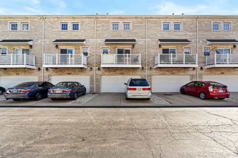 Tiny photo for 183 N East River Road #F4, Des Plaines, IL 60016 (MLS # 12475695)