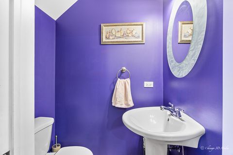 Tiny photo for 183 N East River Road #F4, Des Plaines, IL 60016 (MLS # 12475695)