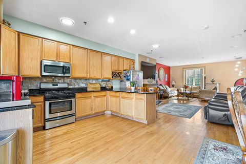 Tiny photo for 183 N East River Road #F4, Des Plaines, IL 60016 (MLS # 12475695)