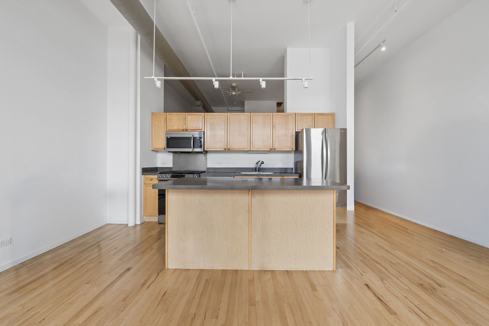 3151 N Lincoln Avenue 304